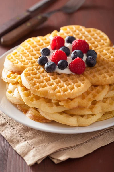 Waffles with creme fraiche and berries for breakfast — Stock Photo, Image