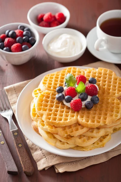 Waffles with creme fraiche and berries for breakfast — Stock Photo, Image