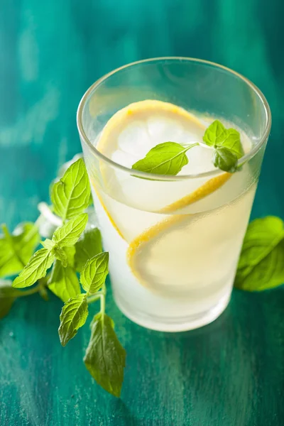 Fresh lemonade drink with mint in glasses — Stock Photo, Image