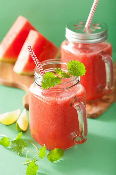 Watermeloen limoen smoothie in mason potten — Stockfoto
