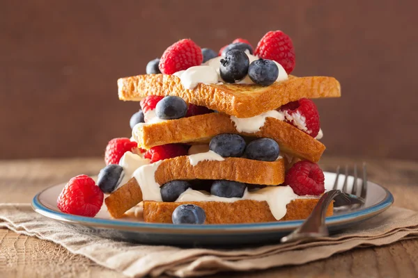 French toasts with creme fraiche and berries for breakfast — Stock Photo, Image