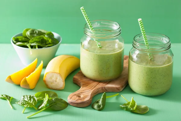 Healthy green smoothie with spinach mango banana in glass jars — Stock Photo, Image