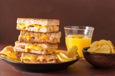 ızgara peynir ve pastırma sandviç