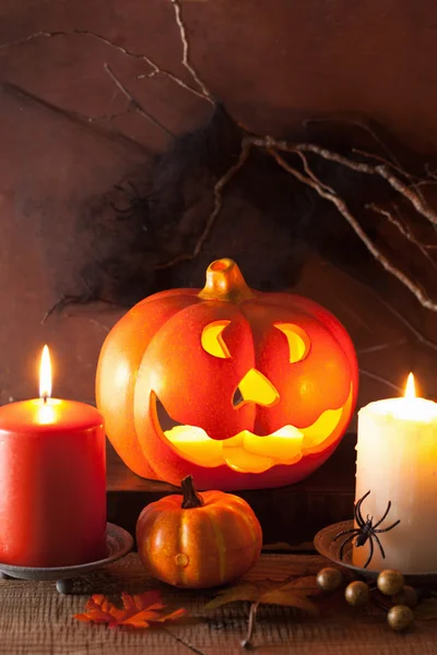 Halloween jack o laterne kürbis dekoration spinnen kerzen — Stockfoto
