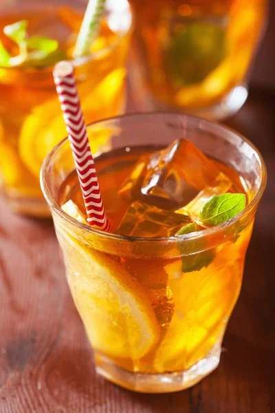 Ice tea with lemon and mint on dark rustic background — Stock Photo, Image