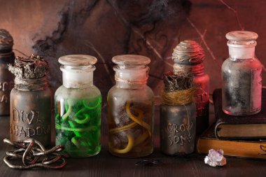 cadı eczacı kavanozları sihirli iksirler cadılar bayramı dekorasyonu