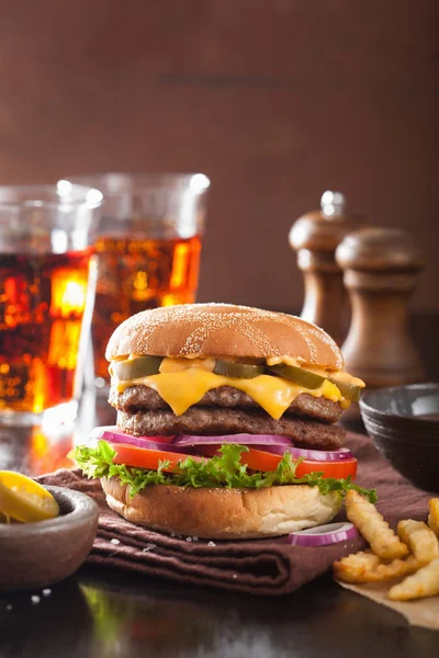 Jalapeno-paradicsom-hagyma, dupla sajt-burger — Stock Fotó