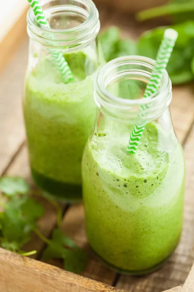 Healthy green spinach smoothie with cilantro lime banana ginger — Stock Photo, Image