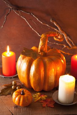 Dekoratif altın papyemaşe azme kağıt kabak ve hal için sonbahar yaprakları