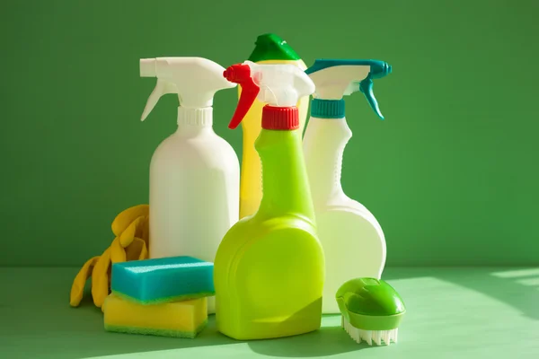 Artículos de limpieza casa spray cepillo esponja guante —  Fotos de Stock