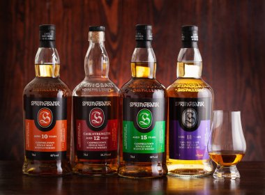 Trondheim, Norveç - 26 Mayıs 2020: Springbank tek malt viski dört şişe 10, 15, 12, 18 yıl