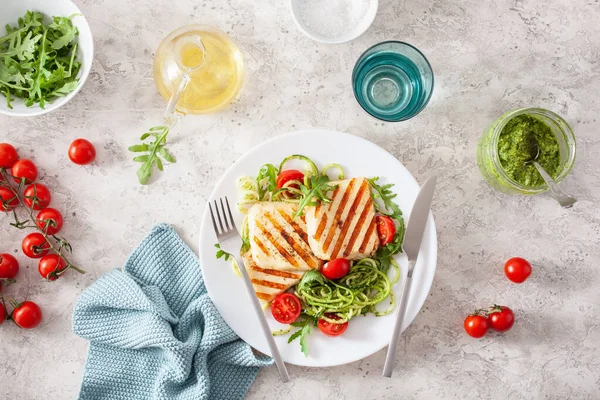 Dieta Cetogênica Paleo Almoço Queijo Halloumi Abobrinha Espiral Com Pesto — Fotografia de Stock