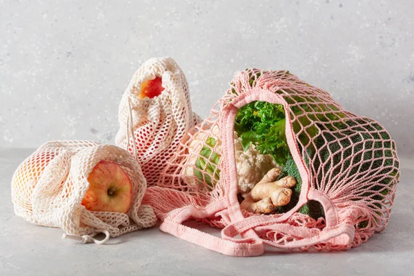 Gyümölcsök Zöldségek Újrahasznosítható Hálós Pamutzsákban Műanyagmentes Nulla Hulladék Koncepció — Stock Fotó
