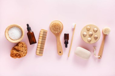 sıfır atık çevre dostu hijyen tuvalet konsepti. ahşap diş fırçası sabun fırçası kozmetik