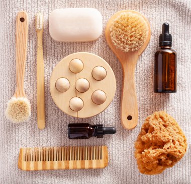 sıfır atık çevre dostu hijyen tuvalet konsepti. ahşap diş fırçası sabun fırçası kozmetik