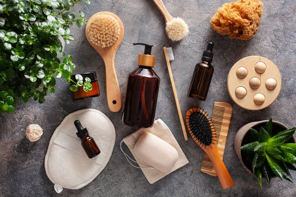 sıfır atık çevre dostu hijyen tuvalet konsepti. ahşap diş fırçası sabun fırçası kozmetik