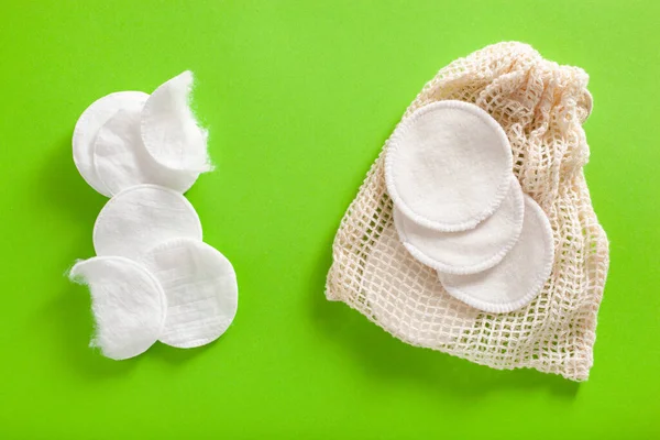 sıfır atık çevre dostu hijyen tuvalet konsepti. tek kullanımlık ve yeniden kullanılabilir pamuk pedleri