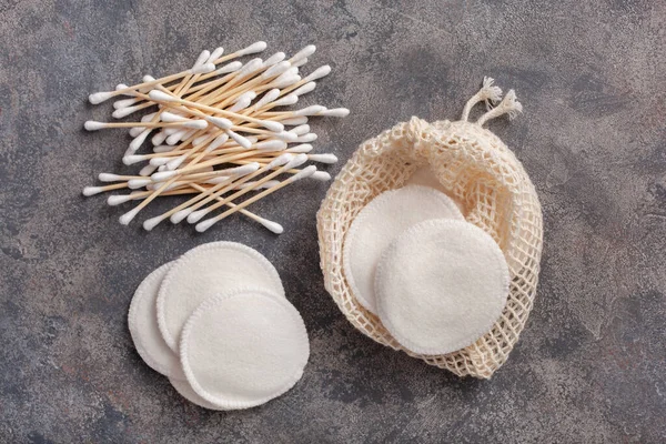 sıfır atık çevre dostu hijyen tuvalet konsepti. yeniden kullanılabilir pedler