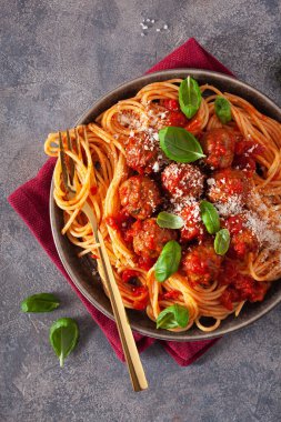 köfte ve domates sosu, İtalyan makarna spagetti