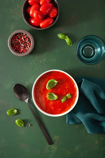 Ντομάτα Και Πιπεριά Πιπεριά Χορτοφαγική Σούπα Πράσινο Φόντο — Φωτογραφία Αρχείου