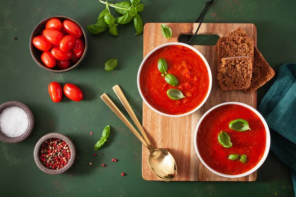 Tomate Pimentão Sopa Vegetariana Fundo Verde — Fotografia de Stock