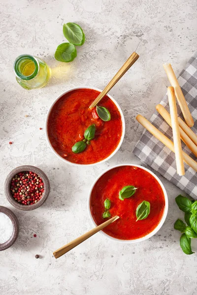 Soupe Végétarienne Tomate Poivron Sur Fond Vert — Photo