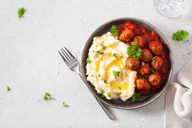 Keto Paleo diyeti öğle yemeği köfteli karnabahar ezmesi