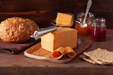 Norveç brunost geleneksel kahverengi peyniri