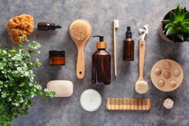 sıfır atık çevre dostu hijyen tuvalet konsepti. ahşap diş fırçası sabun fırçası kozmetik