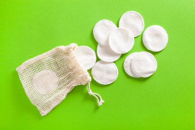 sıfır atık çevre dostu hijyen tuvalet konsepti. yeniden kullanılabilir pamuk pedleri