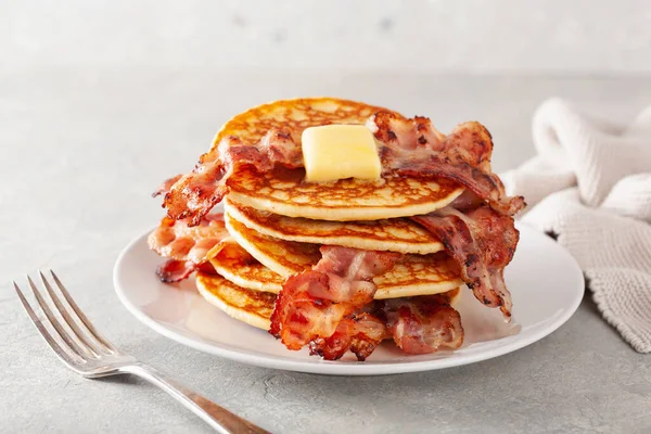 Panquecas Bacon Doces Com Manteiga Pequeno Almoço Americano Tradicional — Fotografia de Stock