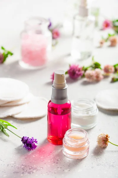 Nul Afval Milieuvriendelijke Bad Lichaamsverzorgingsproducten Wilde Bloemen Natuurlijke Cosmetica Voor — Stockfoto