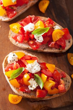 domates sarımsak yağı İtalyan bruschetta 