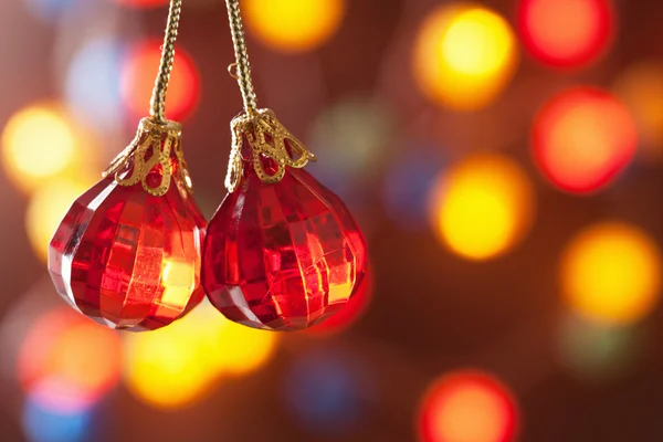 Decoração de Natal vermelho sobre fundo borrado — Fotografia de Stock