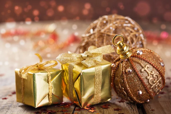 Golden christmas gifts and decoration — Stock Photo, Image