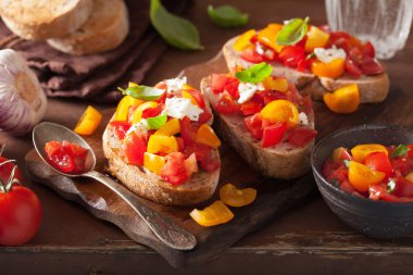 domates sarımsak yağı İtalyan bruschetta