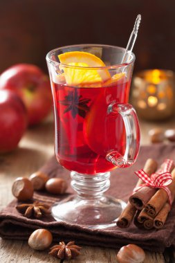 turuncu ve baharat, Noel decoratio ile mulled şarap