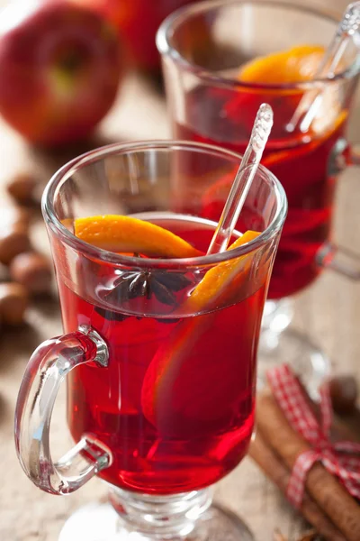 Glass of mulled wine with orange and spices, christmas decoratio — Stock Photo, Image