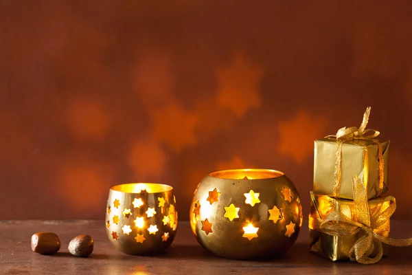Burning christmas lanterns and gifts background — Stock Photo, Image