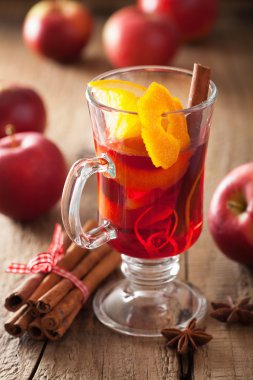 turuncu ve baharat, kış içki ile mulled şarap