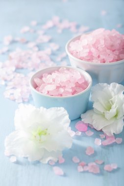 açelya çiçek ve bitkisel tuz ile spa Aromaterapi