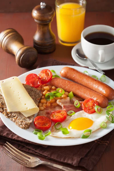 English breakfast with fried egg sausages bacon tomatoes beans — Stock Photo, Image