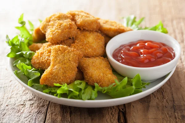 Pepitas de pollo con salsa de tomate —  Fotos de Stock