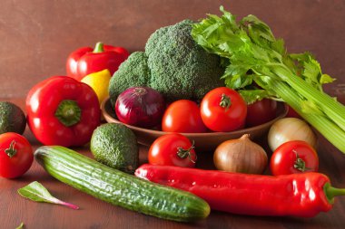 sağlıklı sebze domates avokado soğan brokoli salatalık kereviz