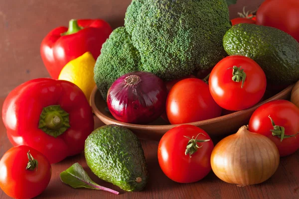 Pomodoro sano avocado cipolla broccoli cetriolo — Foto Stock