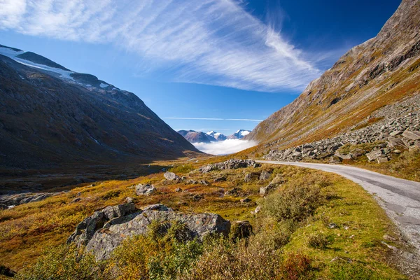 Soleggiato autunno strada Norvegia Gamle Strynefjellsvegen — Foto Stock