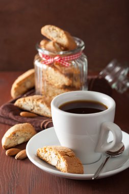 kahve ve geleneksel İtalyan cantuccini kurabiye