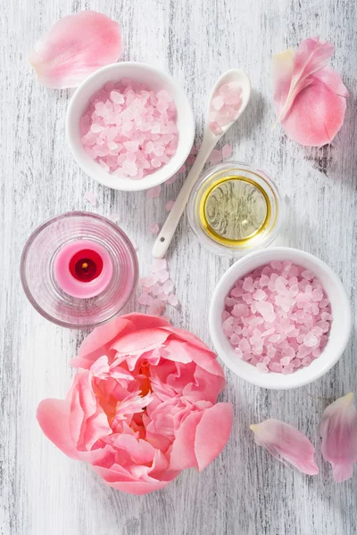 Pink flower salt peony essential oil for spa and aromatherapy — Stock Photo, Image