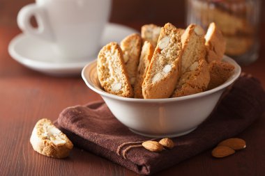 geleneksel İtalyan cantuccini kurabiye ve kahve