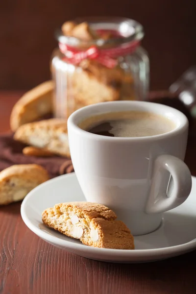 Traditional italian cantuccini cookies and coffee — Stock Photo, Image